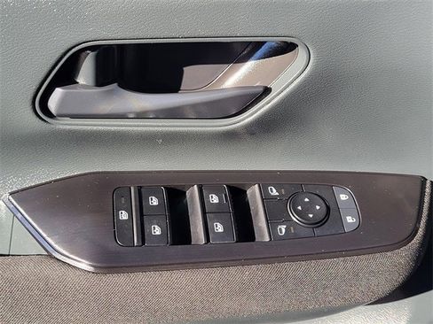 Used 2025 Nissan Kicks S image 20