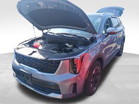 Certified 2025 Kia Sorento S w/ Panoramic Sunroof Package image 9