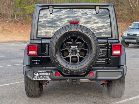 Used 2025 Jeep Wrangler Willys image 8