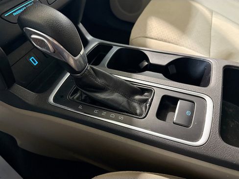 Used 2018 Ford Escape SE image 12