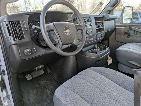 New 2024 Chevrolet Express 4500 Extended w/ Power Convenience Package RWD image 5