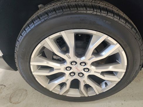 New 2026 GMC Acadia Denali w/ Super Cruise Package image 3