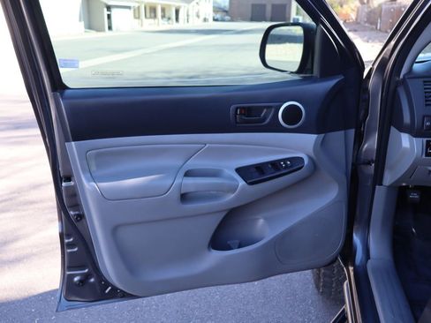 Used 2014 Toyota Tacoma 4x4 Double Cab w/ TRD Off-Road Package image 23