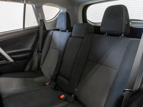 Used 2018 Toyota RAV4 XLE AWD/4WD image 21