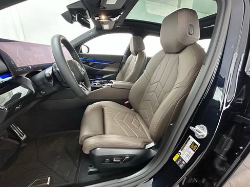 Used 2026 BMW 550e xDrive AWD/4WD image 28