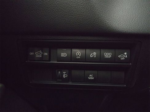 Used 2023 Toyota Tundra Limited image 24