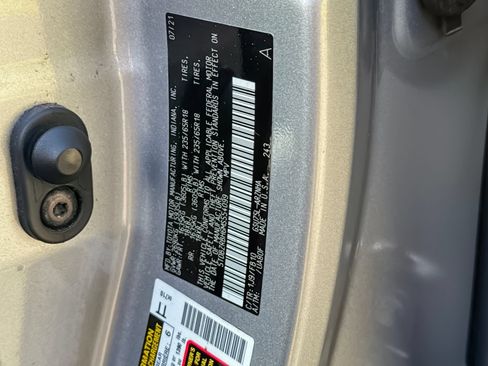 Used 2021 Toyota Highlander LE AWD/4WD image 42