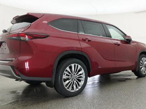 New 2026 Toyota Highlander Platinum AWD/4WD image 25