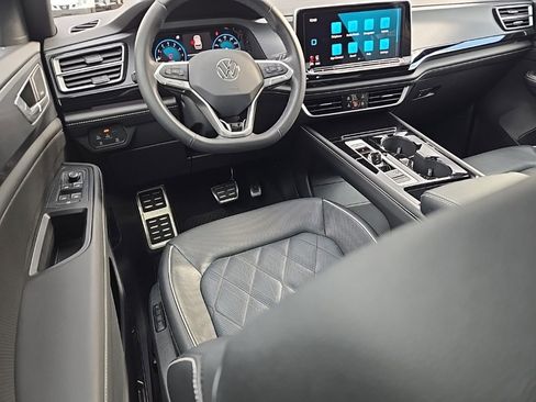 Used 2024 Volkswagen Atlas Cross Sport SEL Premium R-Line image 17