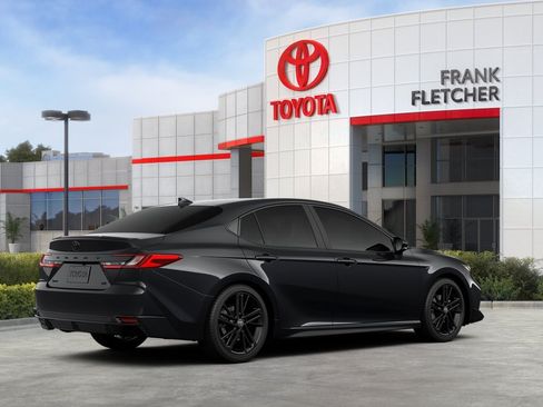 New 2026 Toyota Camry Hybrid FWD image 10