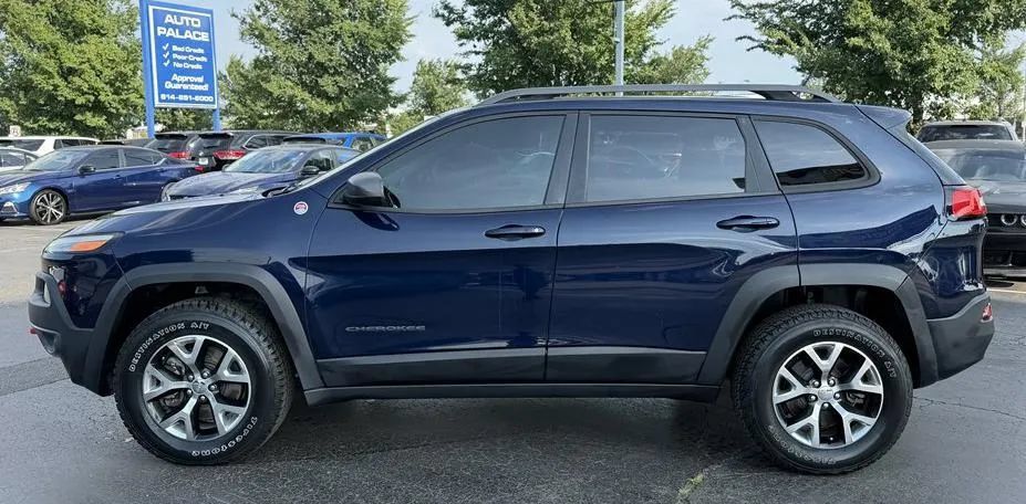 Used 2015 Jeep Cherokee Trailhawk w/ Comfort/Convenience Group AWD/4WD image 7