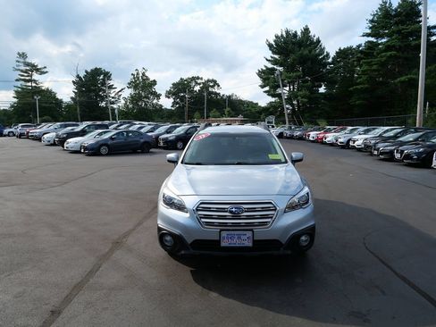 Used 2017 Subaru Outback 2.5i Premium AWD/4WD image 3