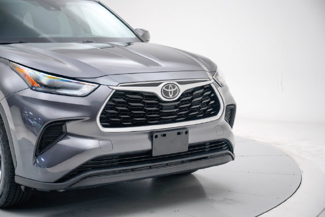 Used 2021 Toyota Highlander L AWD/4WD image 19