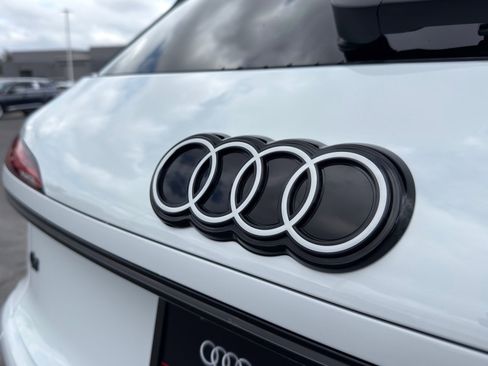 New 2026 Audi Q3 quattro 2.0T AWD/4WD image 8