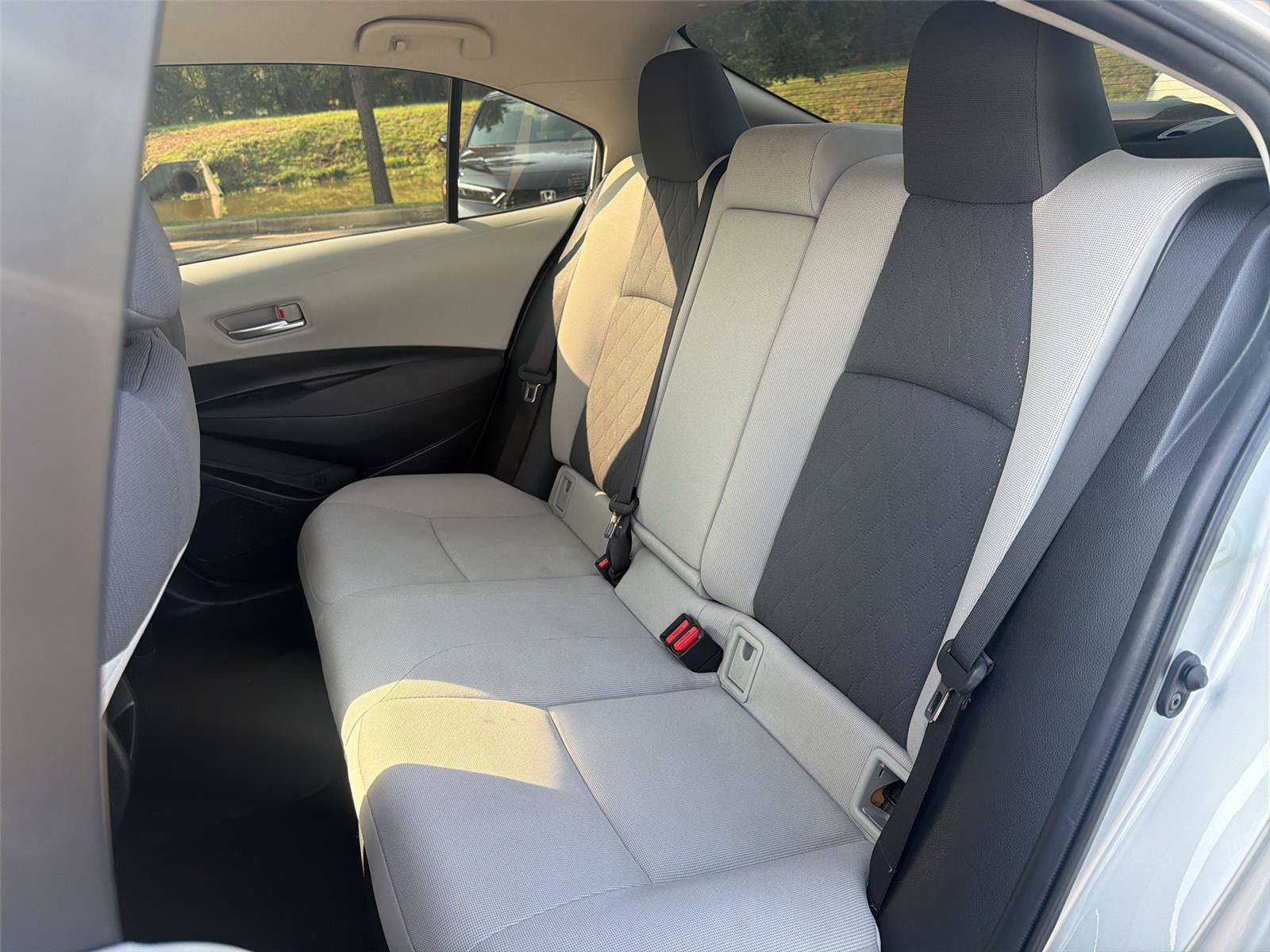 Used 2020 Toyota Corolla LE FWD image 26