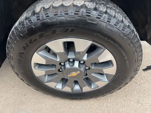 Used 2024 Chevrolet Silverado 2500 Custom w/ Custom Value Package image 8