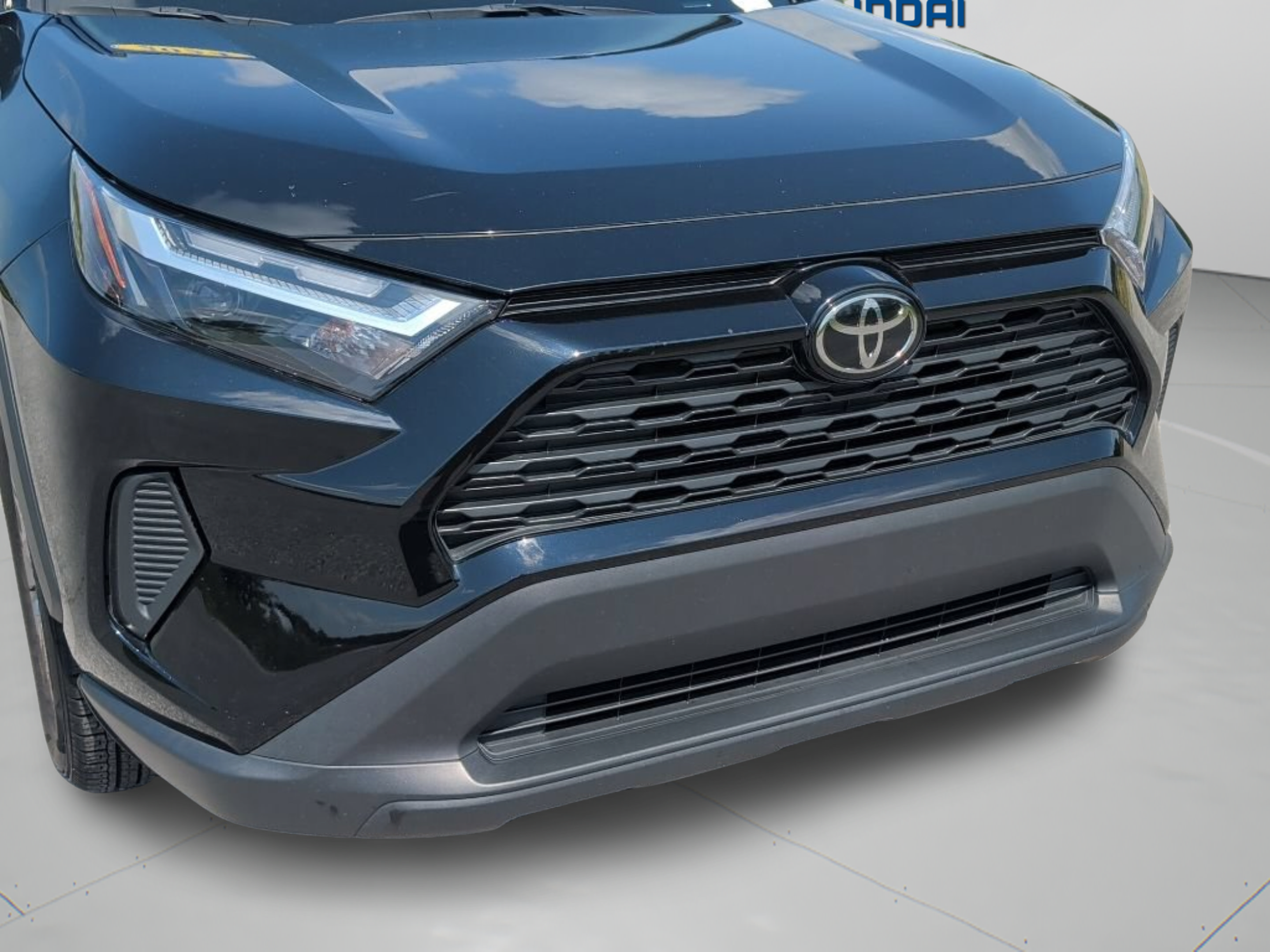 Used 2024 Toyota RAV4 XLE FWD image 39