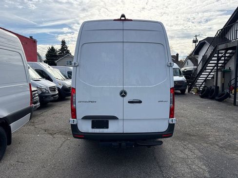 Used 2025 Mercedes-Benz Sprinter 2500 image 6