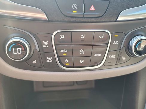 Used 2023 Chevrolet Equinox LT w/ Driver Convenience Package image 22