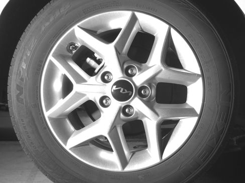 Used 2025 Kia Soul LX w/ LX Technology Package FWD image 15