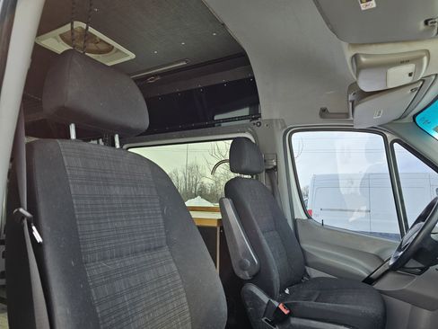 Used 2015 Mercedes-Benz Sprinter 2500 image 10