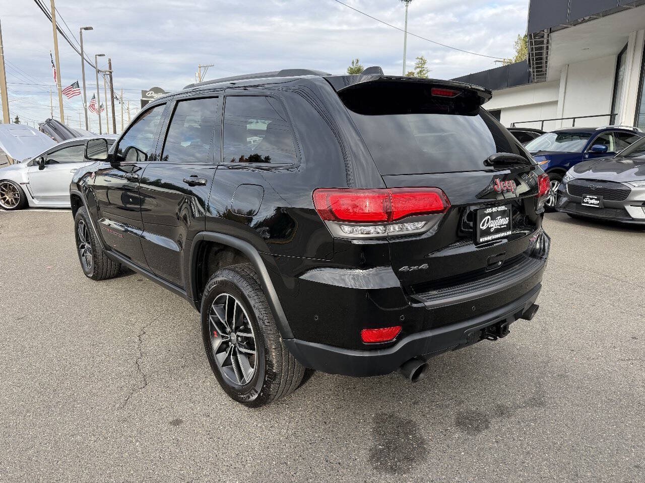 Used 2017 Jeep Grand Cherokee Trailhawk w/ Trailhawk Luxury Group AWD/4WD image 3