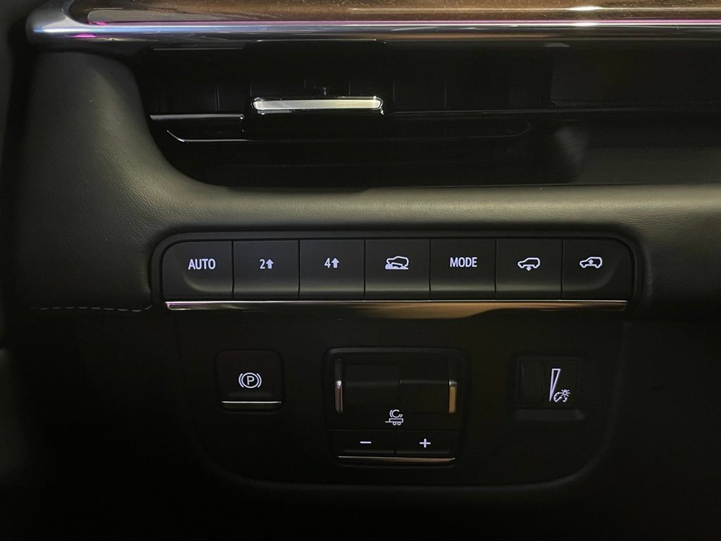 Used 2023 Cadillac Escalade Sport Platinum w/ LPO, ONYX Package AWD/4WD image 29