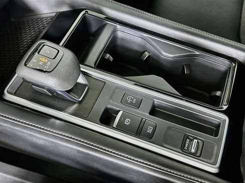 Used 2025 Nissan Pathfinder SV FWD image 24
