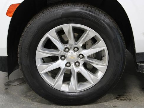 Used 2023 Chevrolet Suburban Premier image 22