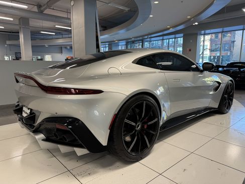 Used 2020 Aston Martin V8 Vantage Coupe image 4