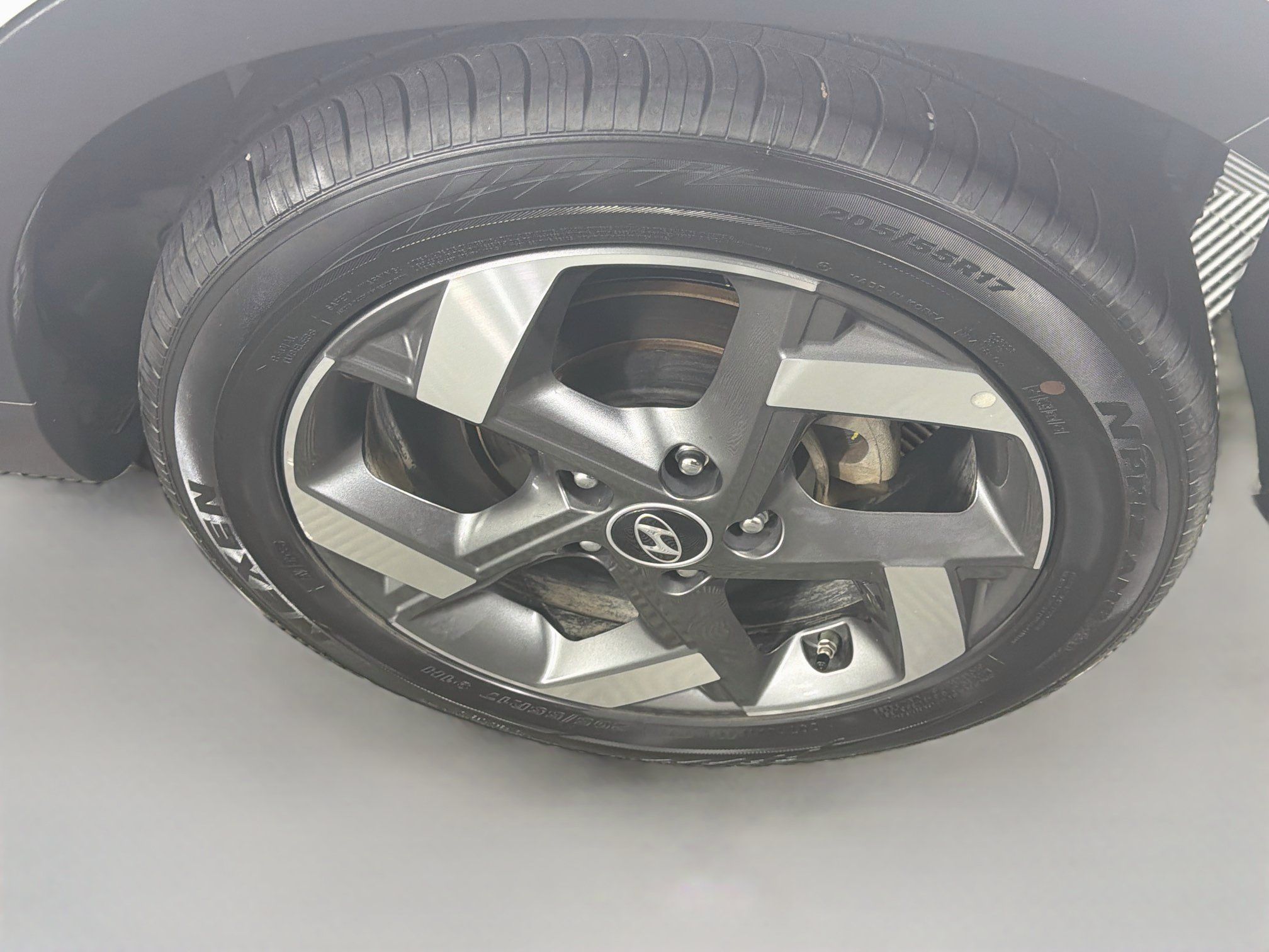 Used 2025 Hyundai Venue SEL FWD image 11