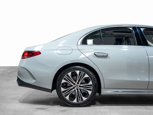 Used 2024 Mercedes-Benz E 350 4MATIC Sedan w/ Driver Assistance Package image 24