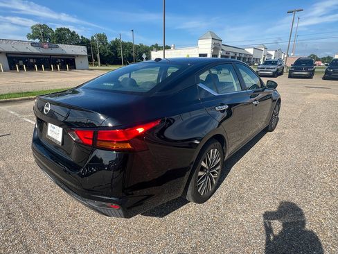 Used 2025 Nissan Altima 2.5 SV FWD image 7