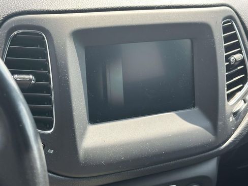 Used 2019 Jeep Compass Latitude w/ Cold Weather Group AWD/4WD image 24