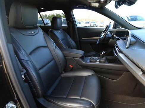 Used 2024 Cadillac XT4 Premium Luxury image 28