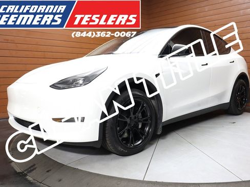 Used 2022 Tesla Model Y Long Range image 1