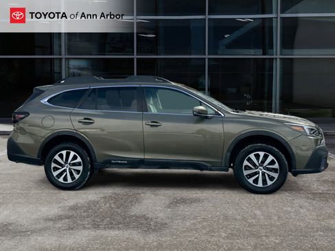 Used 2020 Subaru Outback Premium image 13