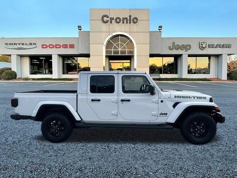 Used 2025 Jeep Gladiator Sport AWD/4WD image 2