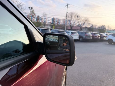 Used 2018 Ford Explorer XLT w/ Equipment Group 202A image 7