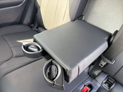 Used 2025 Mercedes-Benz GLB 250 image 35