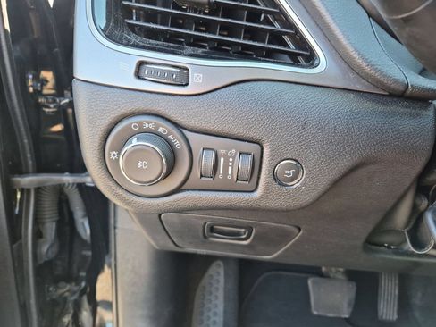 Used 2021 Jeep Cherokee Limited w/ Elite Package FWD image 18