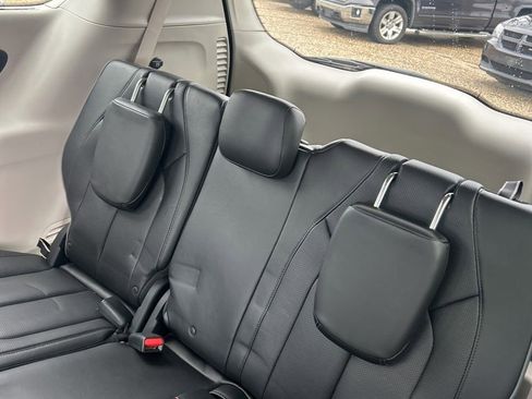 Used 2018 Chrysler Pacifica Limited w/ Advanced Safetytec Group image 14