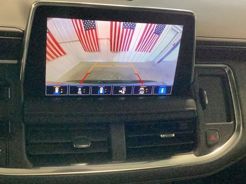 Used 2021 Chevrolet Suburban High Country w/ Premium Package image 13