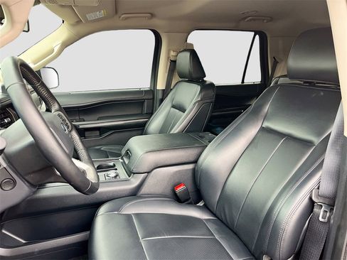 Used 2024 Ford Expedition XLT image 21