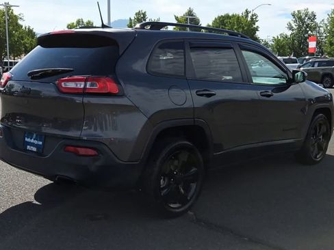 Used 2016 Jeep Cherokee Latitude w/ Comfort/Convenience Group FWD image 8