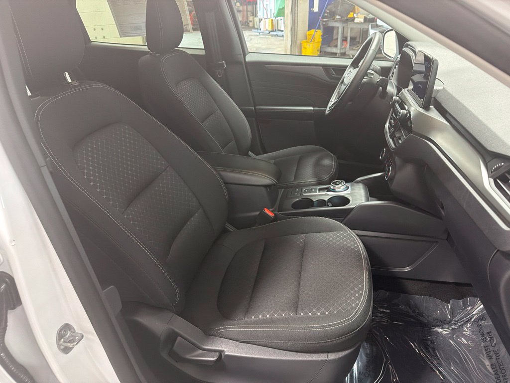Certified 2025 Ford Escape Active AWD/4WD image 9