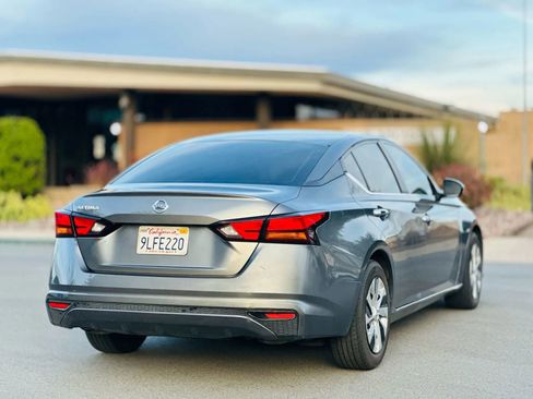 Used 2022 Nissan Altima 2.5 S FWD image 5
