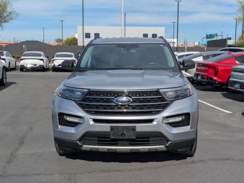 Used 2022 Ford Explorer XLT w/ Equipment Group 202A image 8