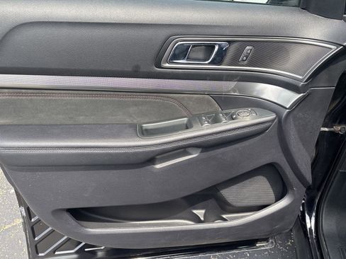 Used 2019 Ford Explorer XLT w/ XLT Sport Appearance Package AWD/4WD image 32