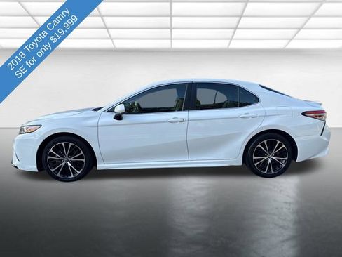 Used 2018 Toyota Camry SE FWD image 2